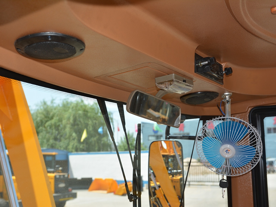 ZL946全(quan)液壓(ya)裝載(zai)機